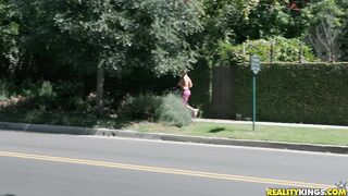 2019-07-03-4360517-hold-it-right-there_720