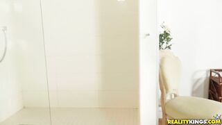 2017-10-22-1921779-from-licking-clits-to-sucking-dicks_720