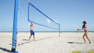 2019-05-29-4357722-volley-vagina_720