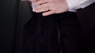 2021-10-19-4484921-lothario-enjoys-two-beautiful-girls_720