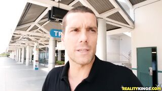 2018-05-24-2286625-milf-railed-at-the-station_720