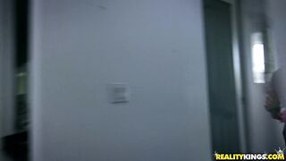 2018-04-04-2235569-a-squirt-for-a-cheat_720