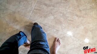 2017-11-22-2960151-threesome-caught-on-camera_720