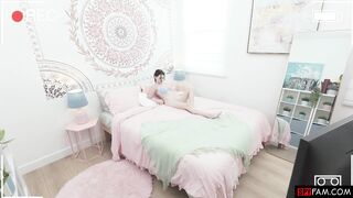 2025-12-27-30443-showering-stepbro_720