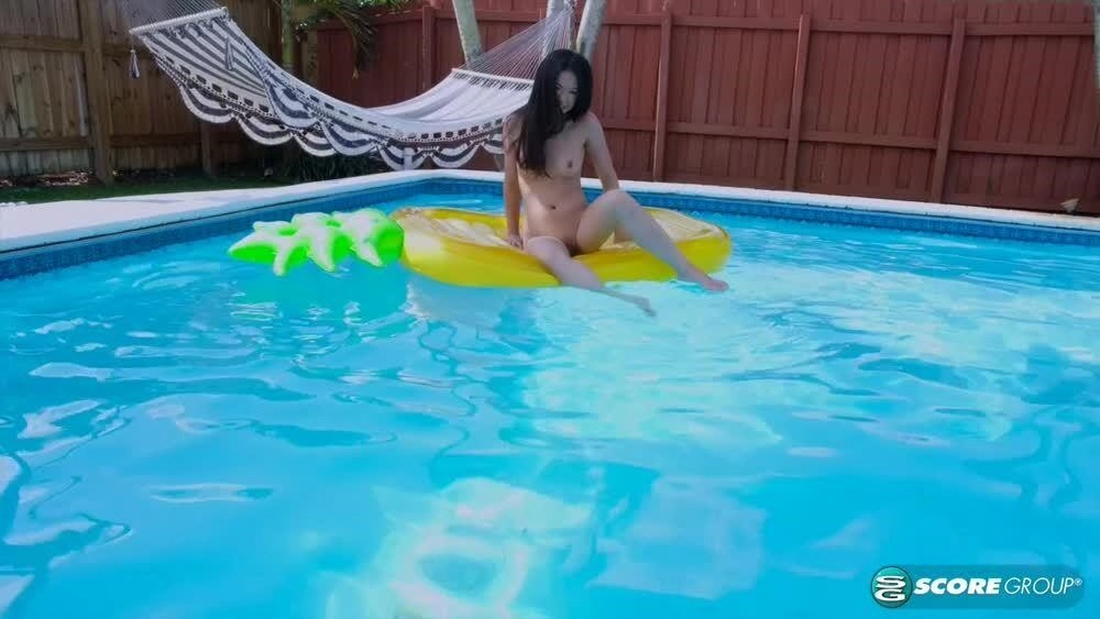 Cute Little Asian Lulu Chu Rubs Her Pussy While Floating In A Pool