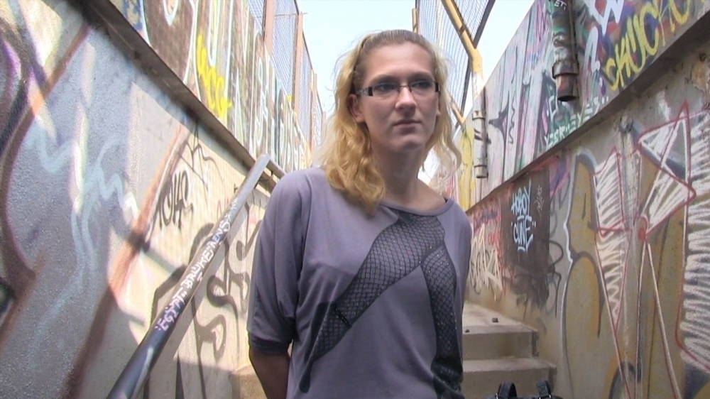 Stranger Offers Nerdy Blonde A Modeling Job If She Fucks Him Outdoors