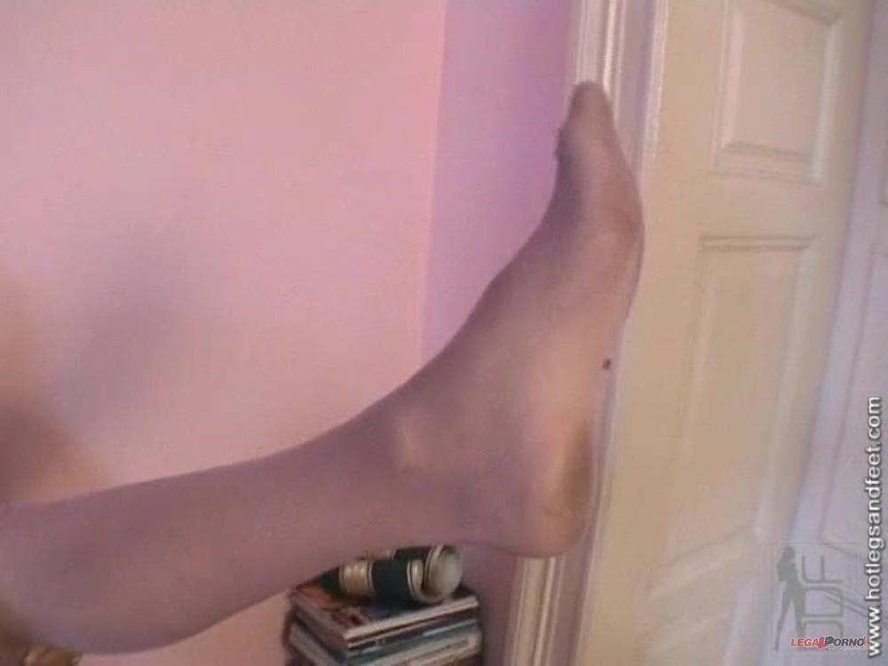 The Hills have thighs!