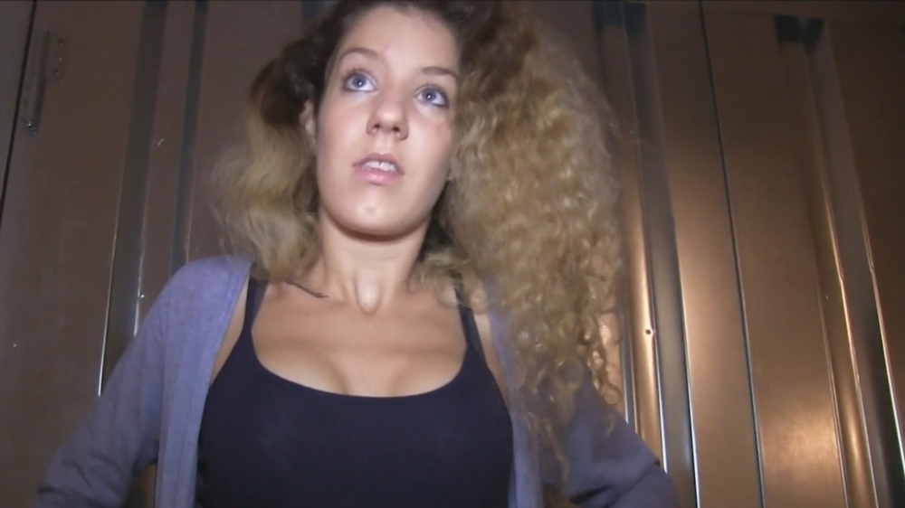 She Gets Fucked In A Building Site For Cash