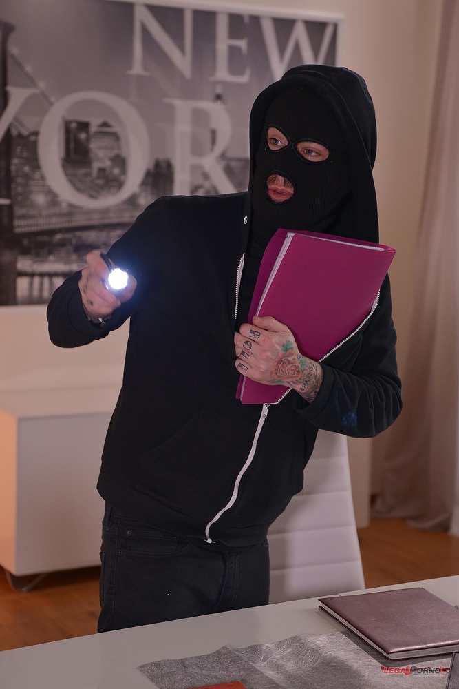 Loads of cum for redhead Isabella Lui after fucked by thief during burglary GP197
